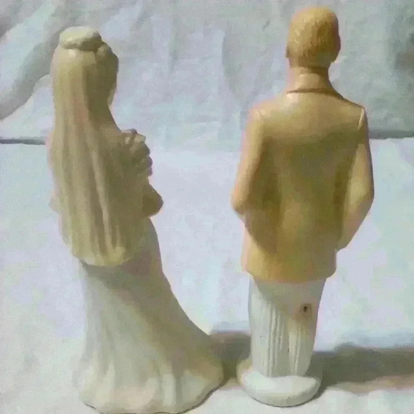 Avon 1970 vintage Bridal Moment. Bride & Groom. Sweet Honesty Cologne Bottles. - Picture 2 of 4